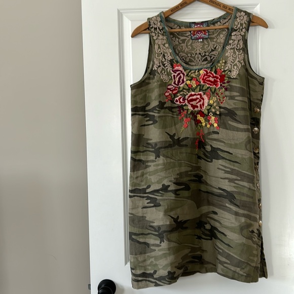 Johnny Was Adeline Embroidered Linen Camo Print Shift Dress w Side Buttons Med. - Picture 4 of 16